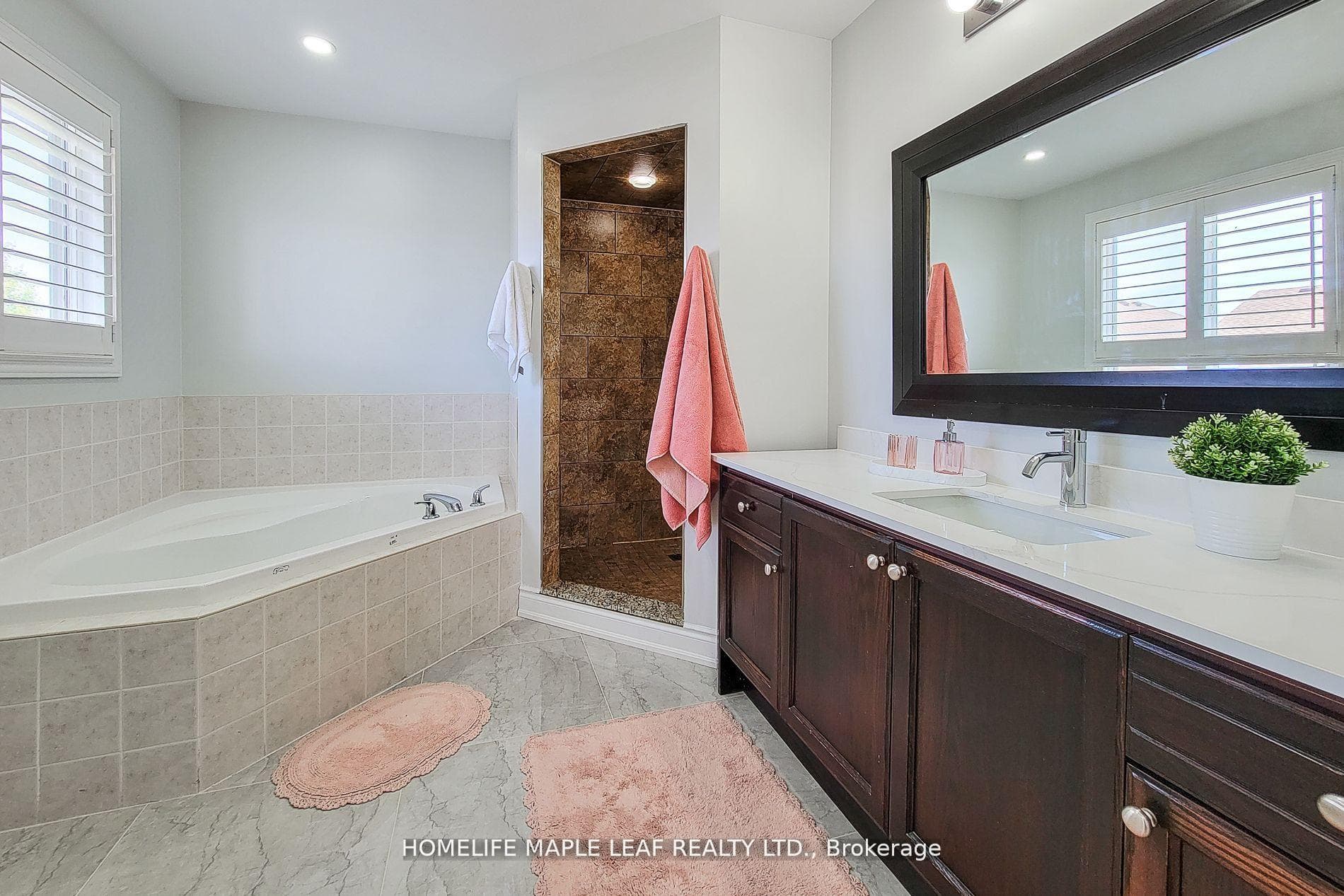25 Vinifera Drive photo 29