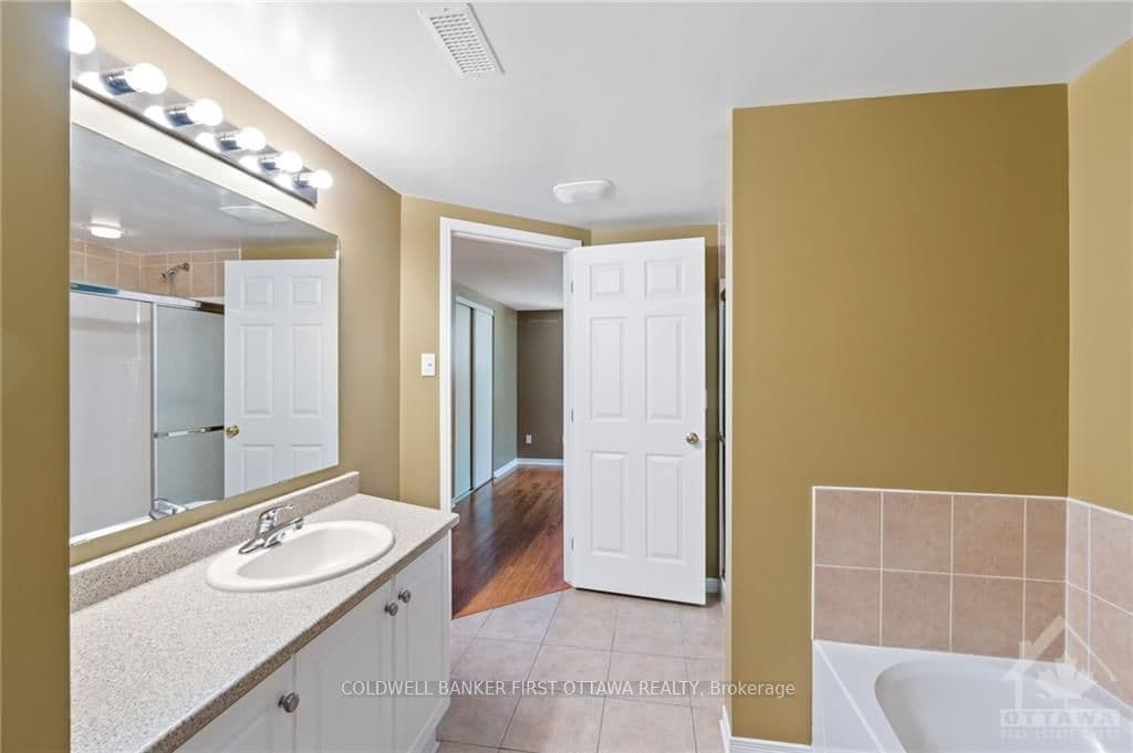 100 BRIARGATE Unit 2 photo 22