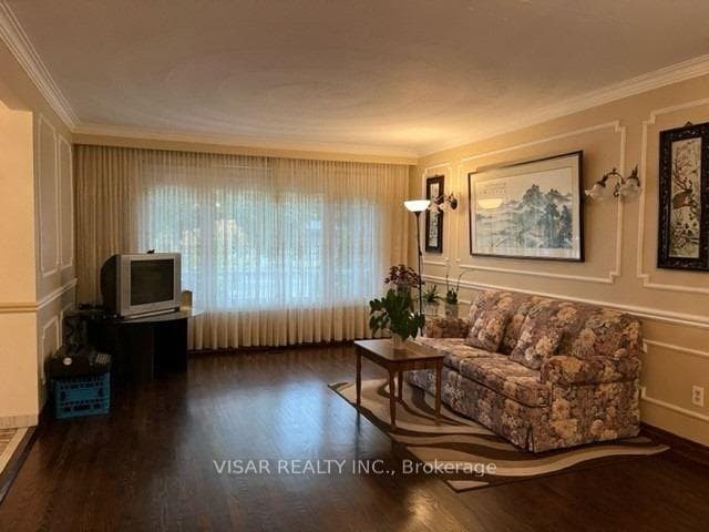 68 Bickerton Crescent photo 3