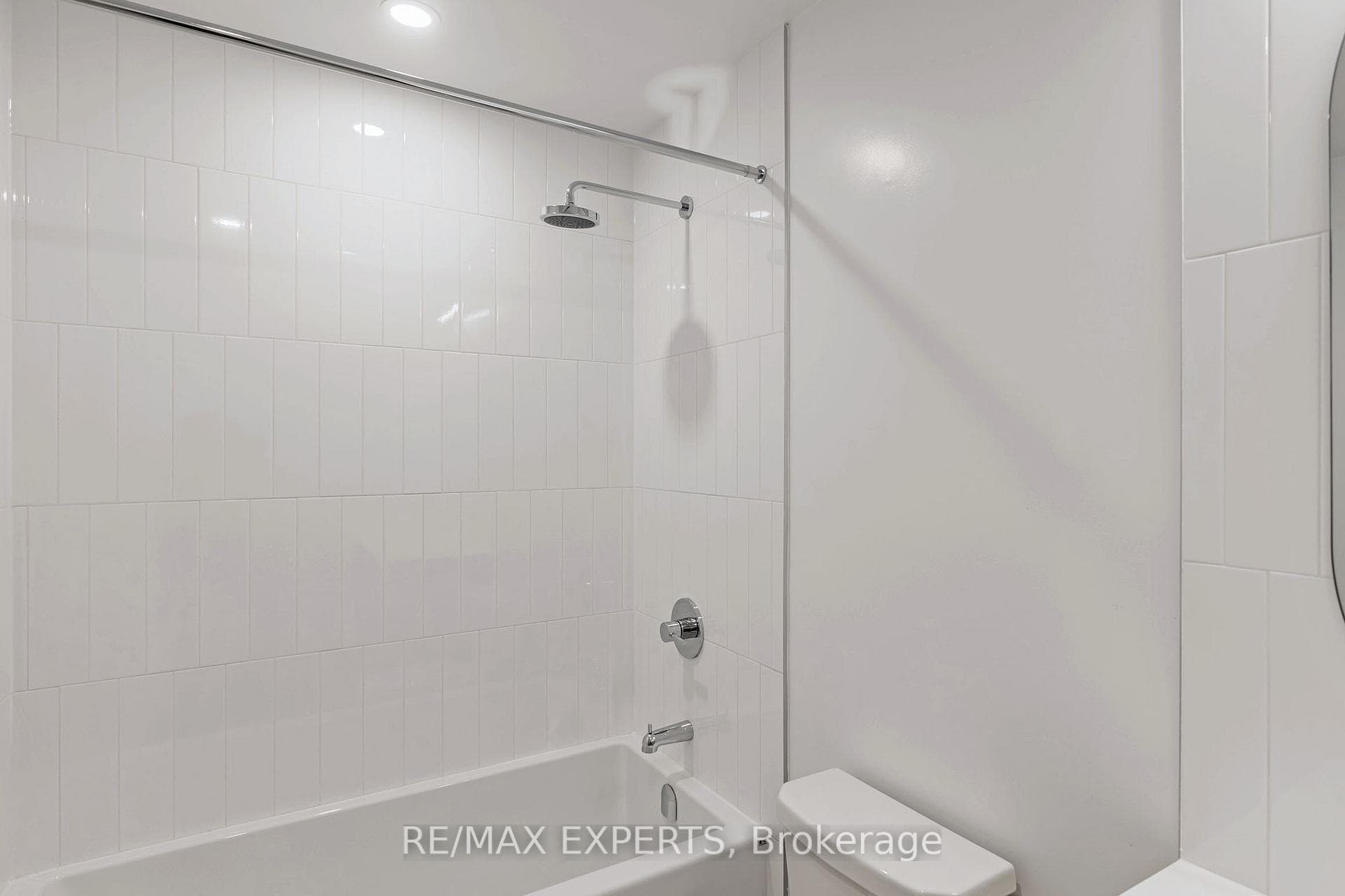 7950 Bathurst Street Unit B-808 photo 20