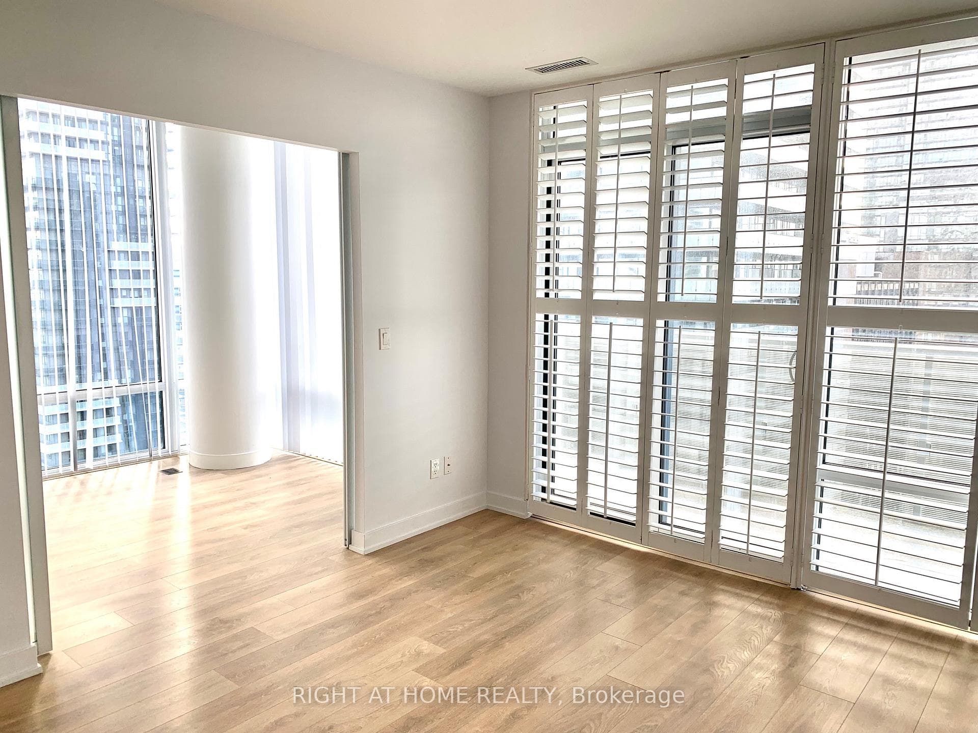 501 Yonge Street Unit 2712 photo 8