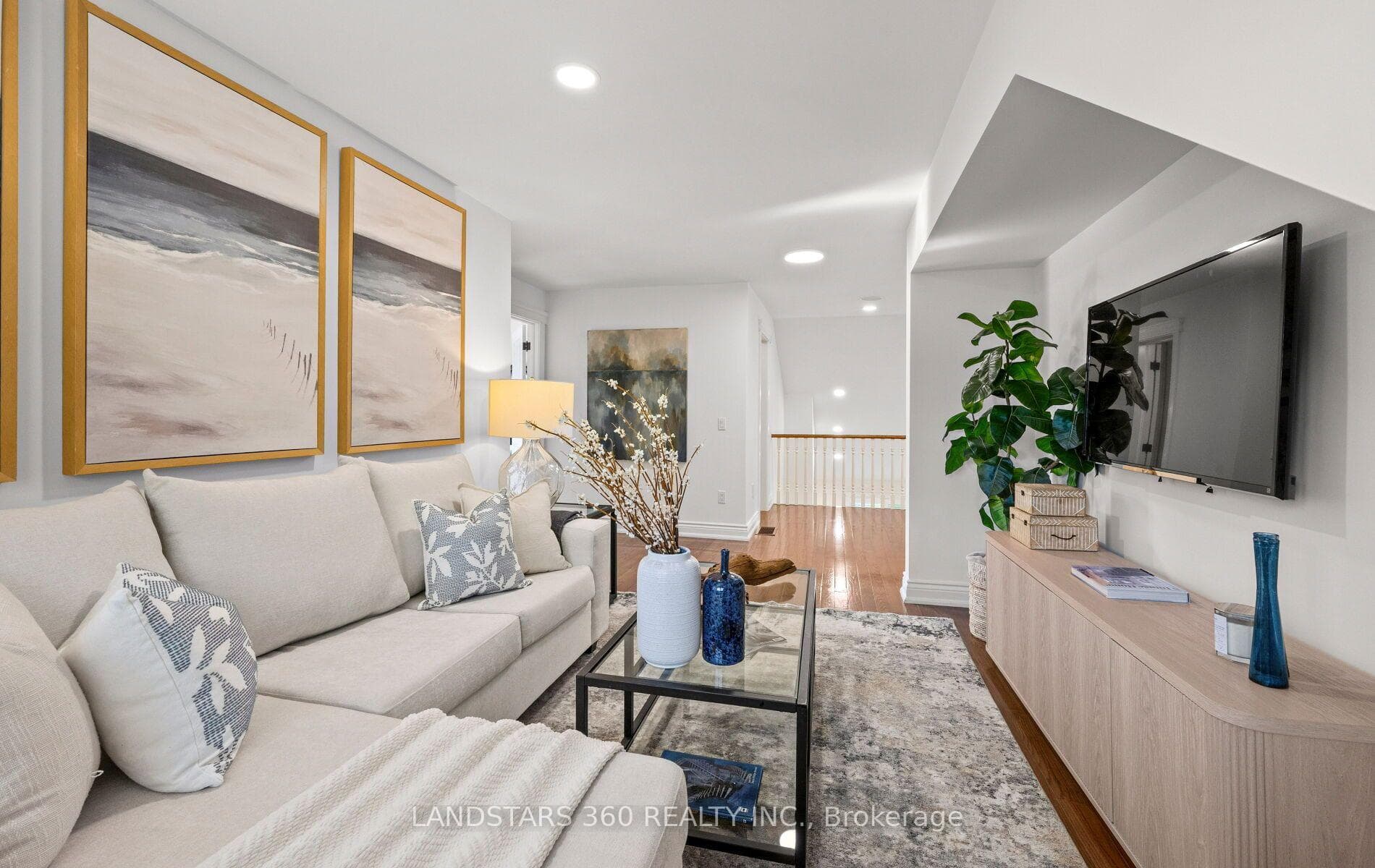 8 Royal Troon Crescent photo 40