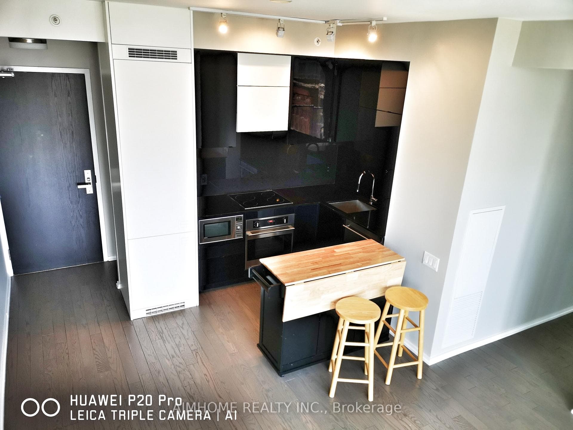 125 Peter Street Unit 601 photo 3