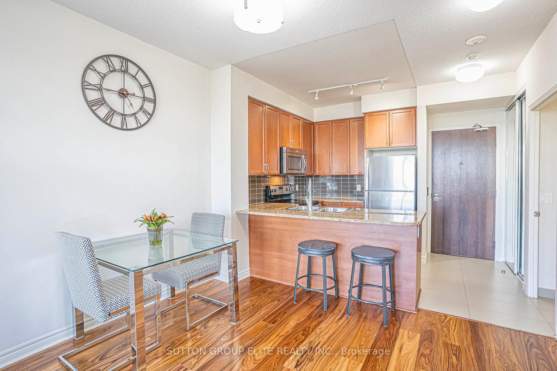 339 Rathburn Road Unit 203 photo 12