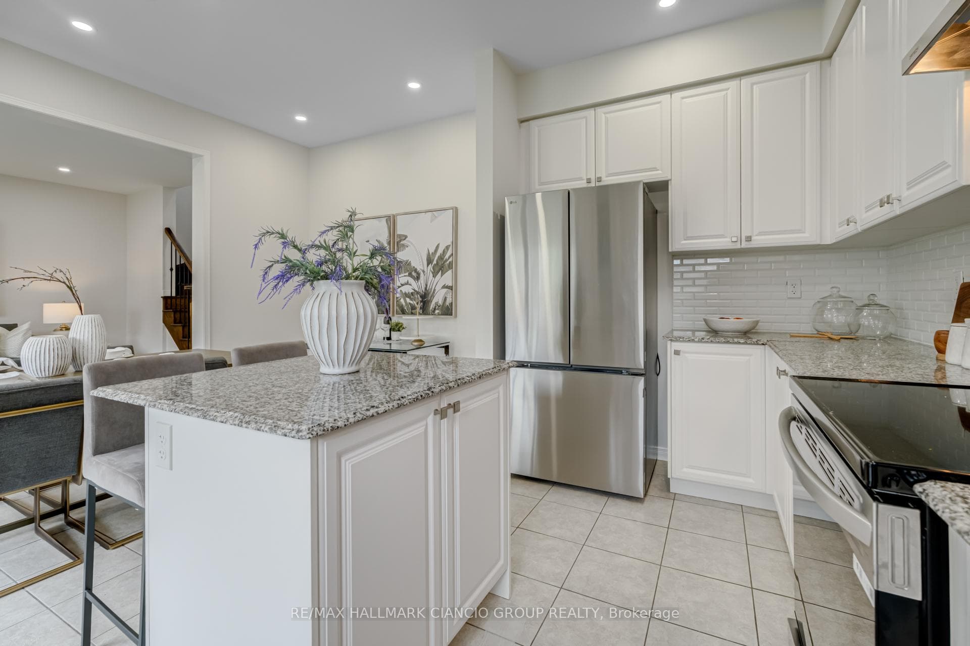 18 Fred jackman Avenue photo 15