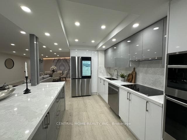 85 Skymark Drive Unit 2502 photo 8