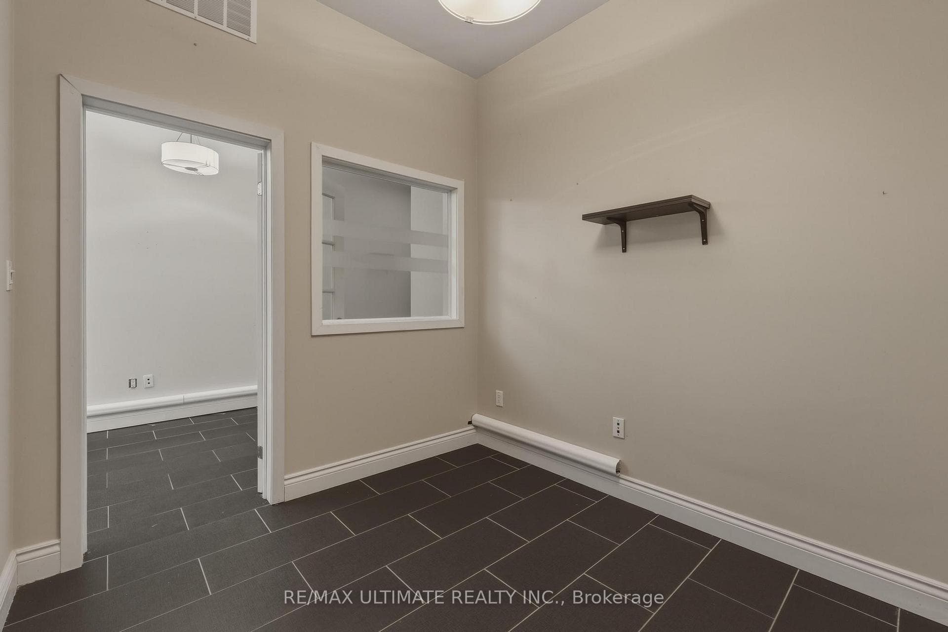 968 College Street photo 16