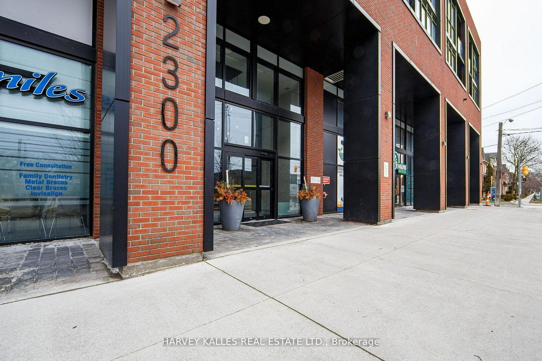 2300 St Clair Avenue Unit 1001 photo 26