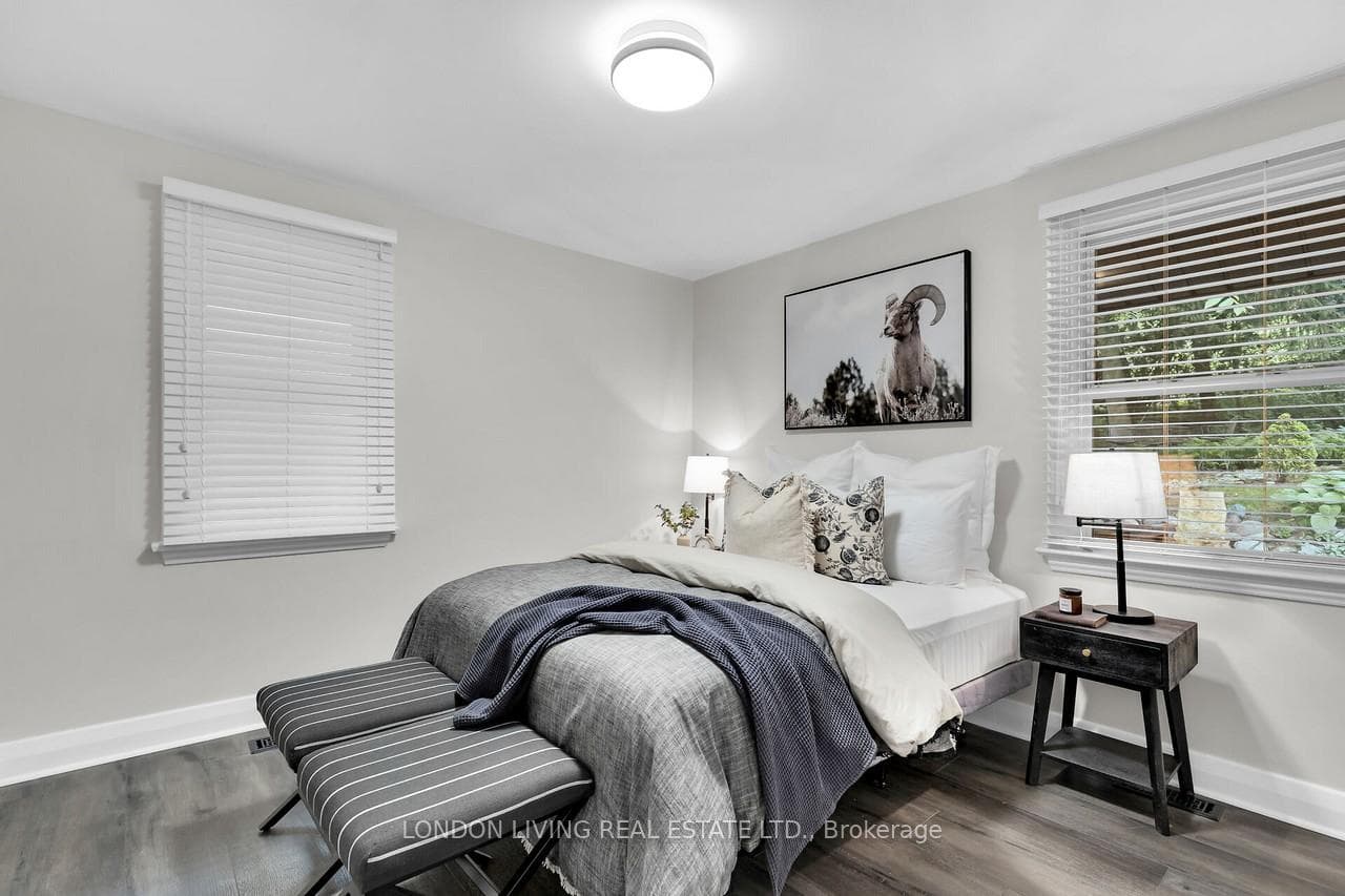 782 Springbank Drive photo 30