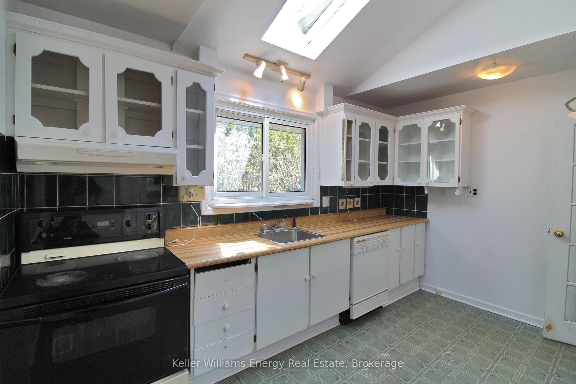 630 Buchan Avenue photo 7