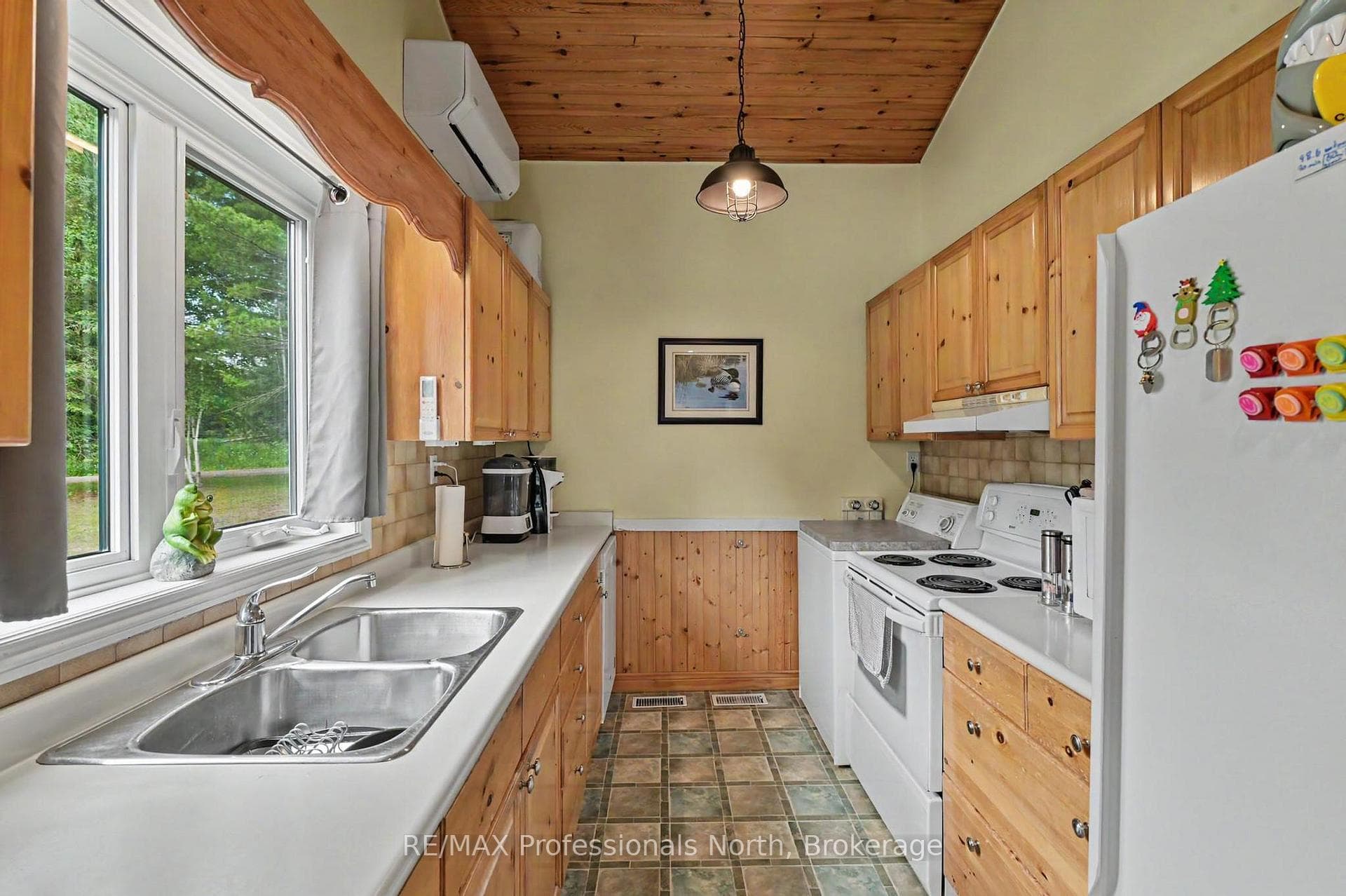 1034 Ablett Court photo 8