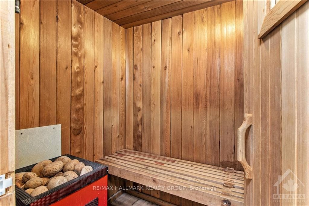 Separate saunas for men & women