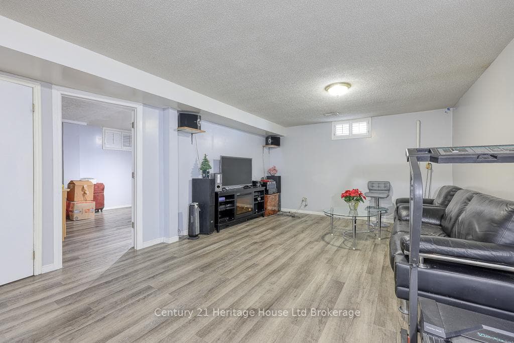 2 Chippewa Avenue photo 19