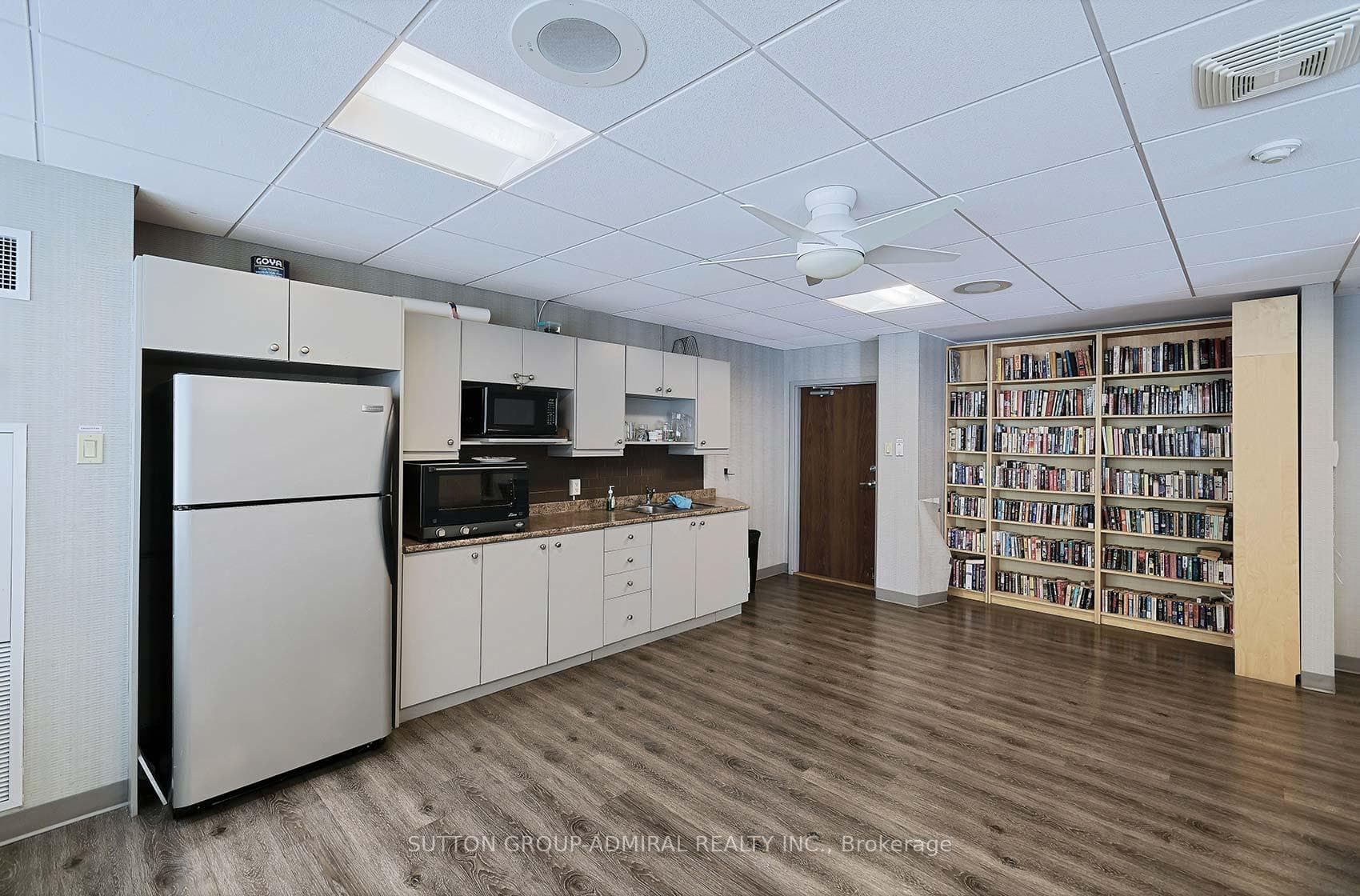 133 Torresdale Avenue Unit 402 photo 25