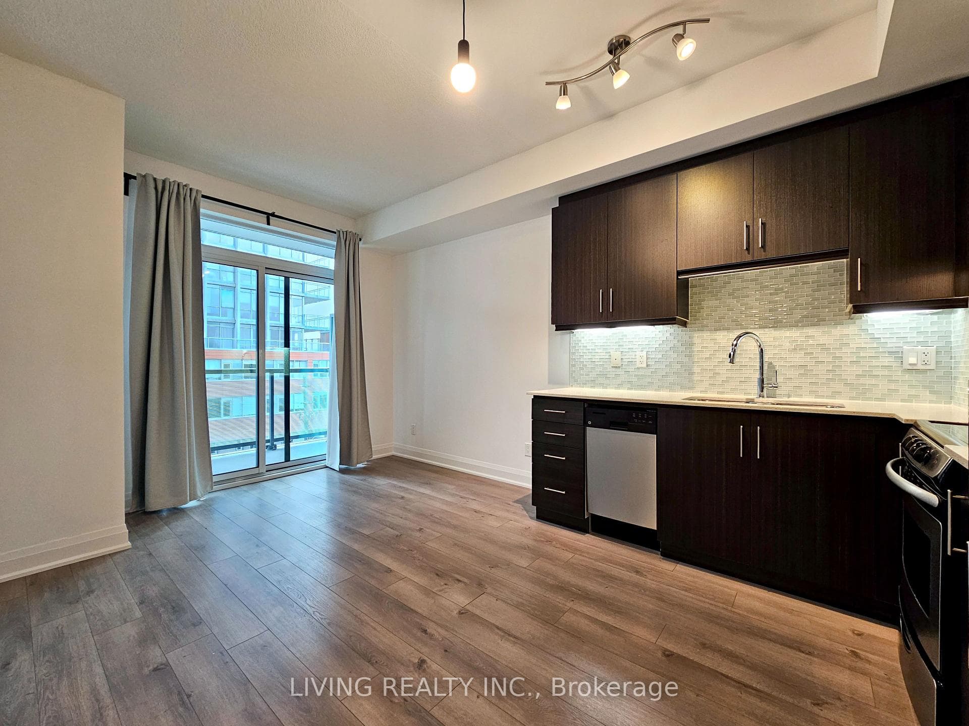 68 Canterbury Place Unit 303 photo 1