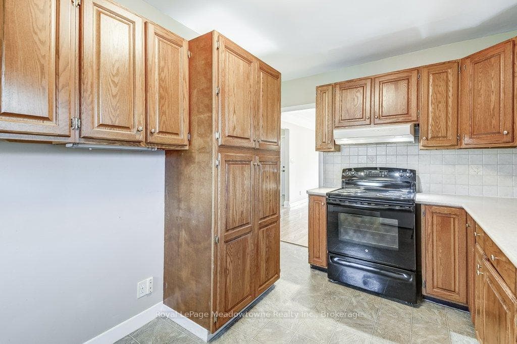 24 McMaster Avenue photo 19