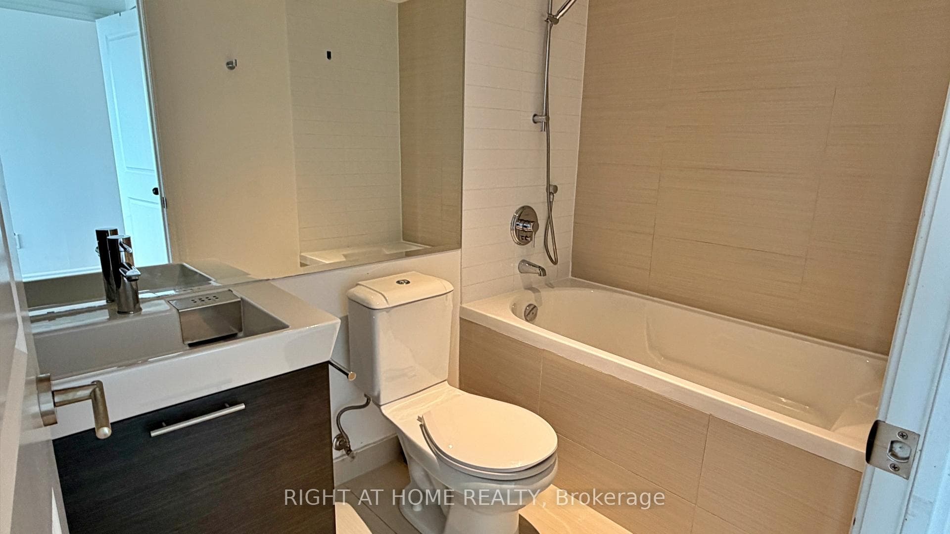 386 Yonge Street Unit 4207 photo 19
