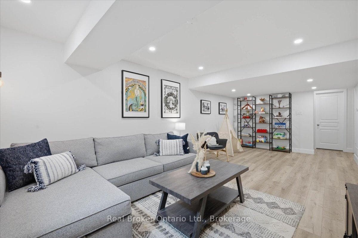 54 Laughland Lane photo 31
