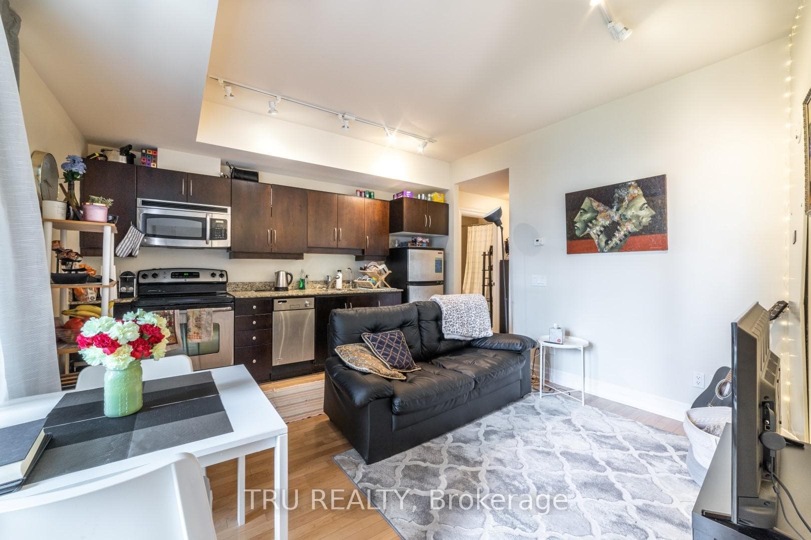 245 Kent Street Unit 807 photo 8