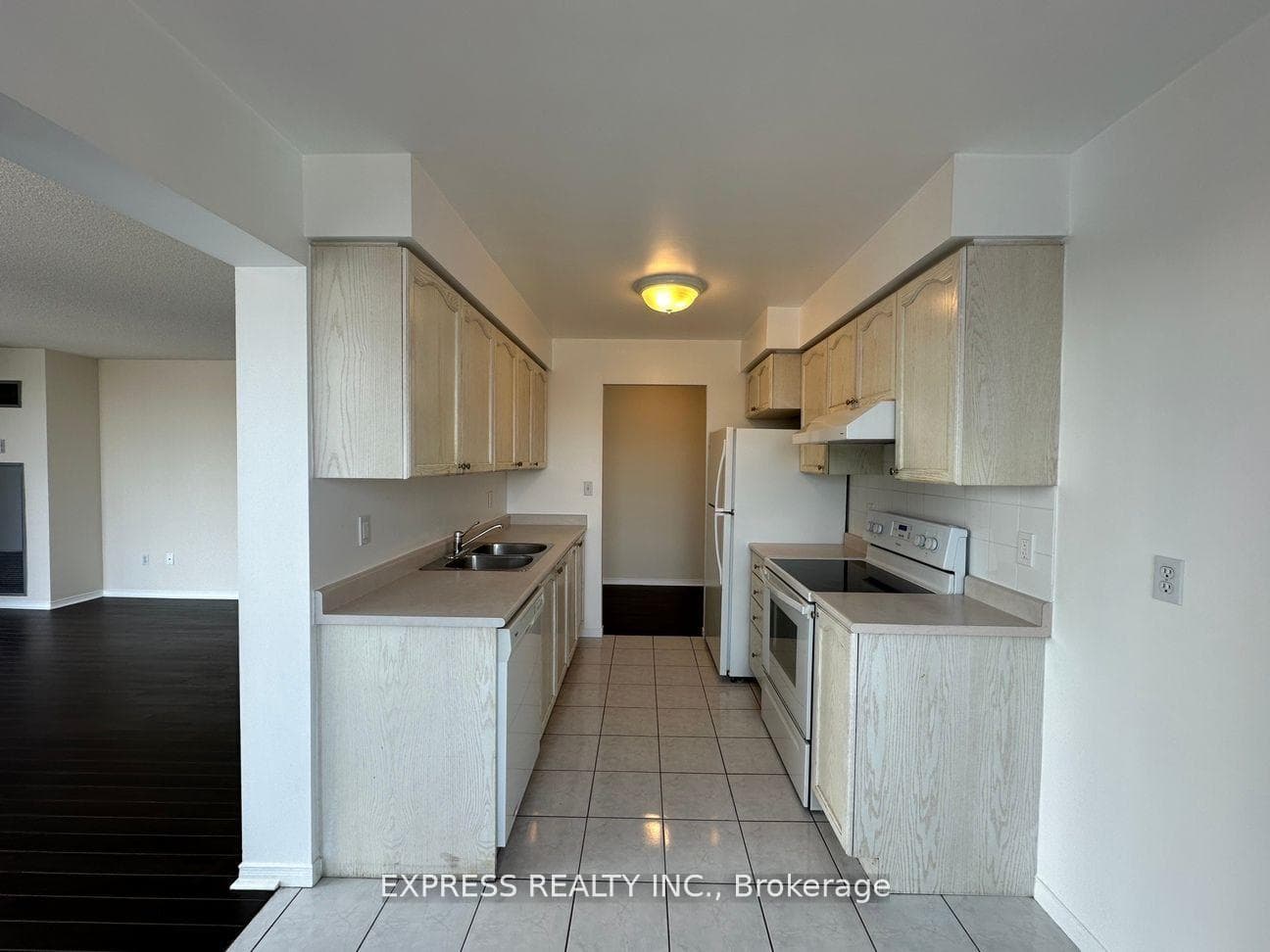39 Pemberton Avenue Unit 513 photo 2