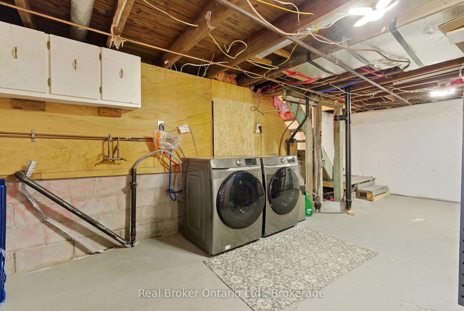 154 Niagara Falls Road photo 32