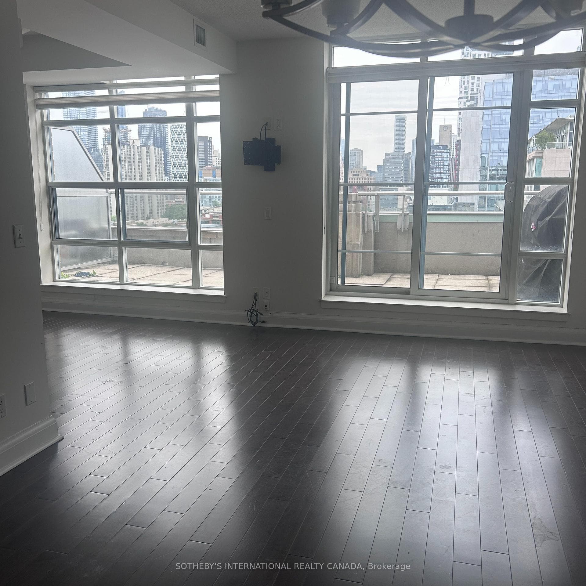 438 Richmond Street Unit 1208 photo 4