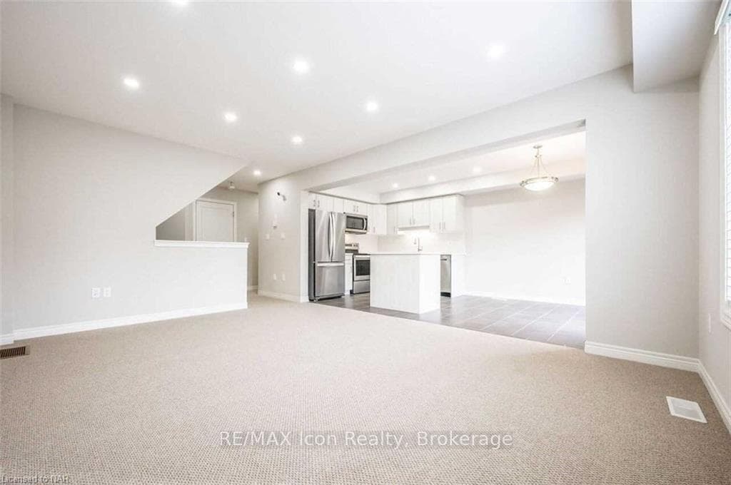 135 Acacia Avenue photo 6