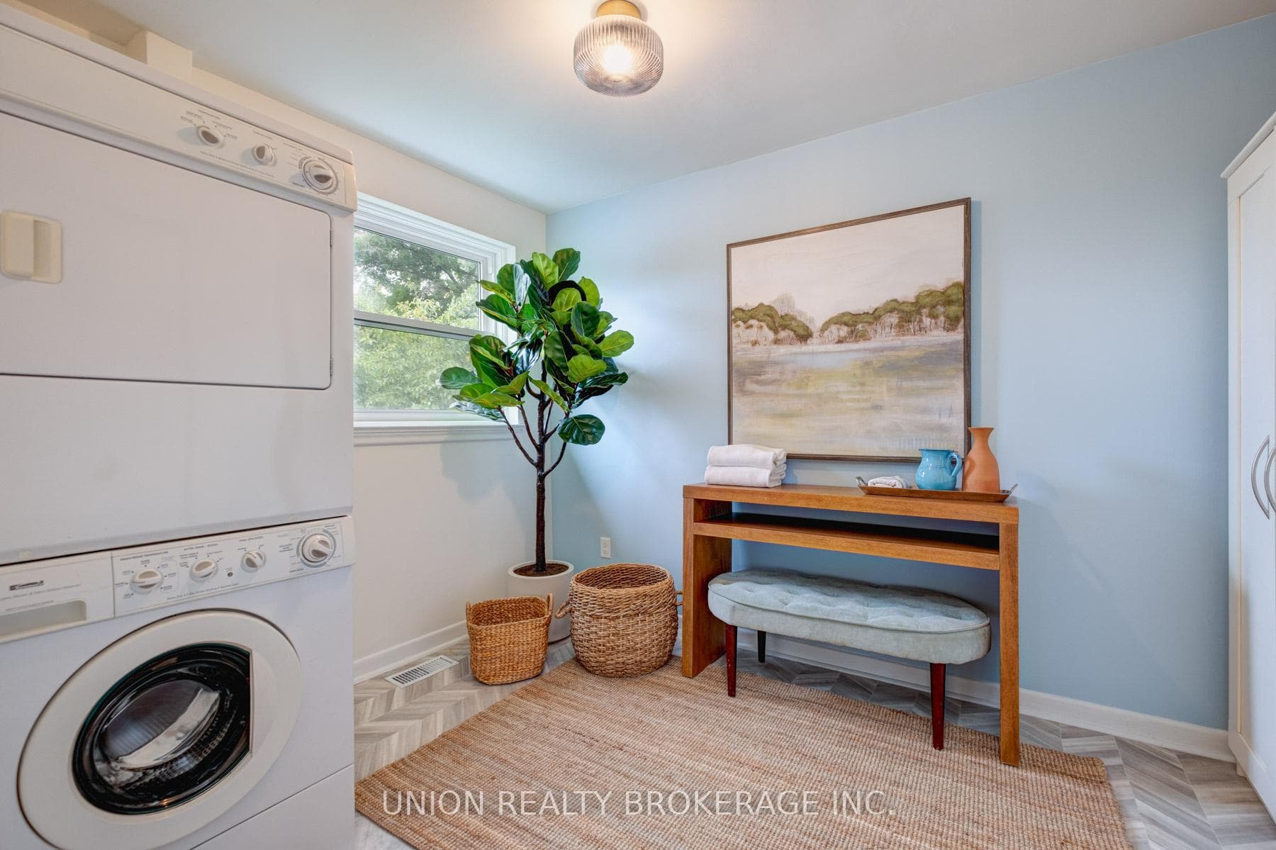 Laundry room (formerly bedroom 5)