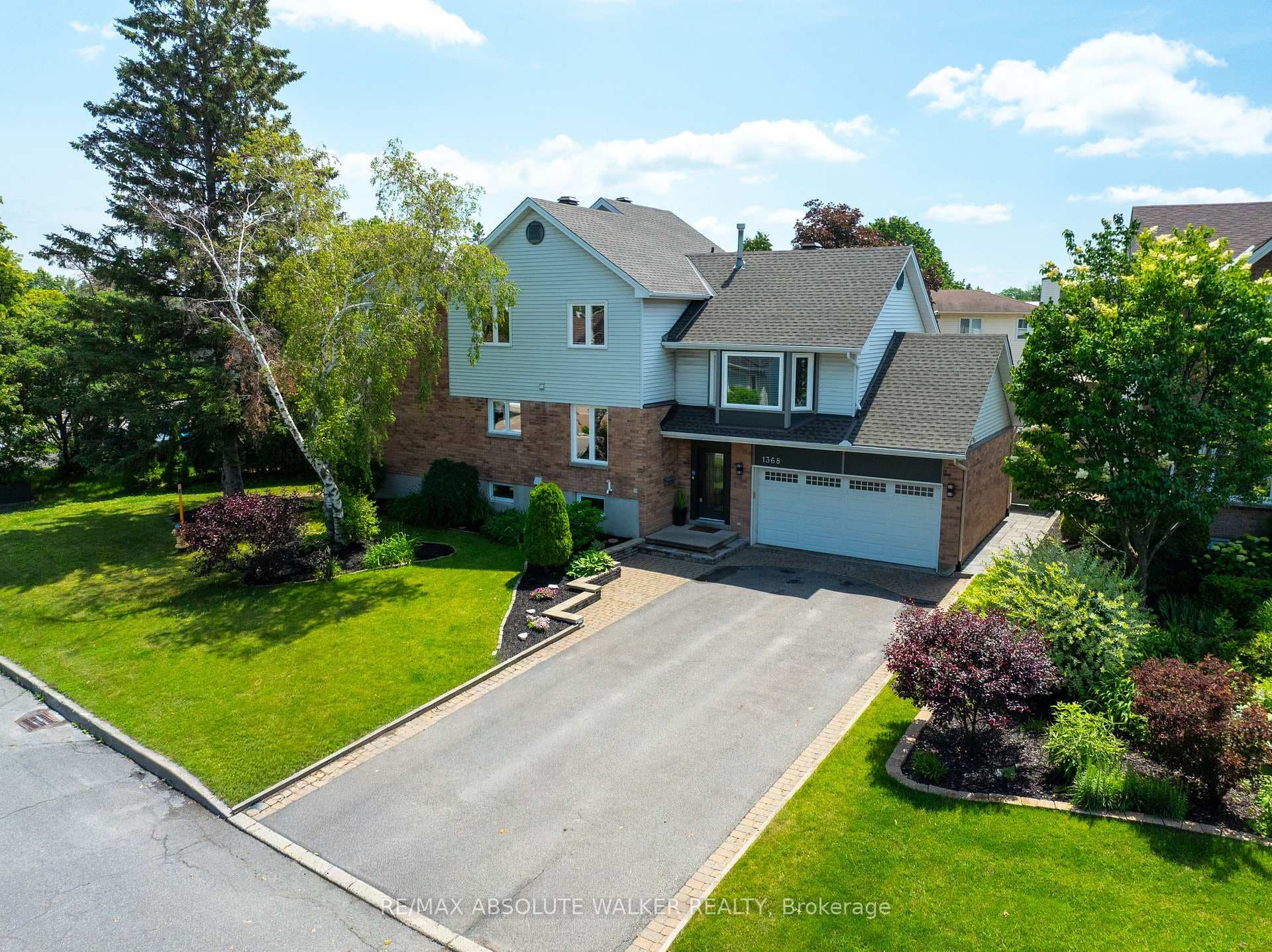 1368 Norview Crescent photo 48