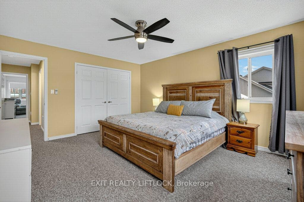 659 Tully Crescent photo 20
