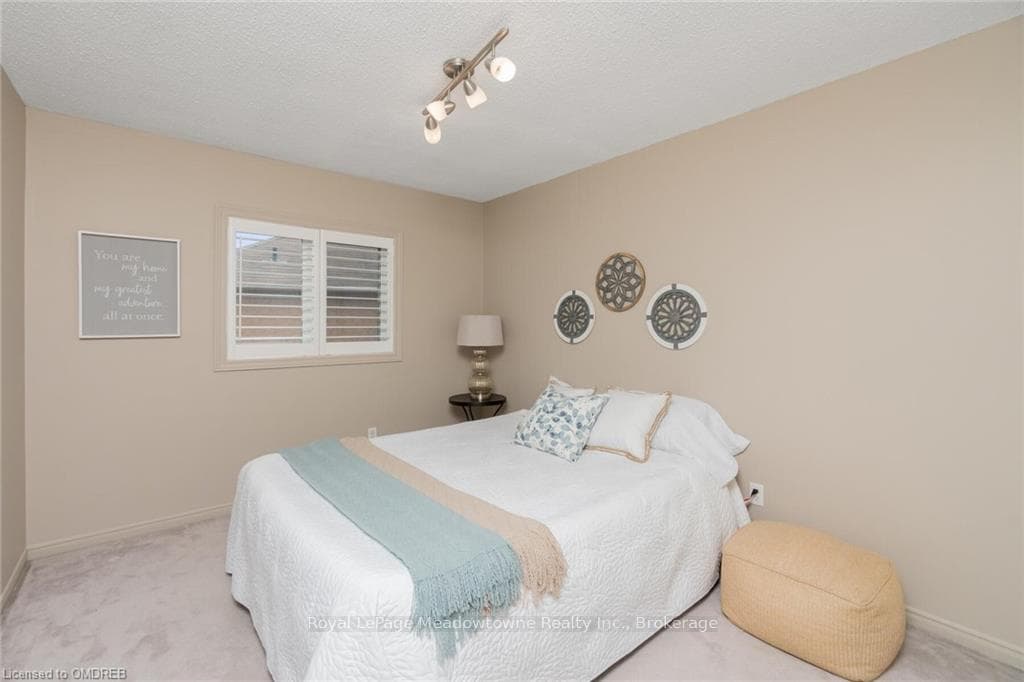 11 FENFLOWER Court photo 25