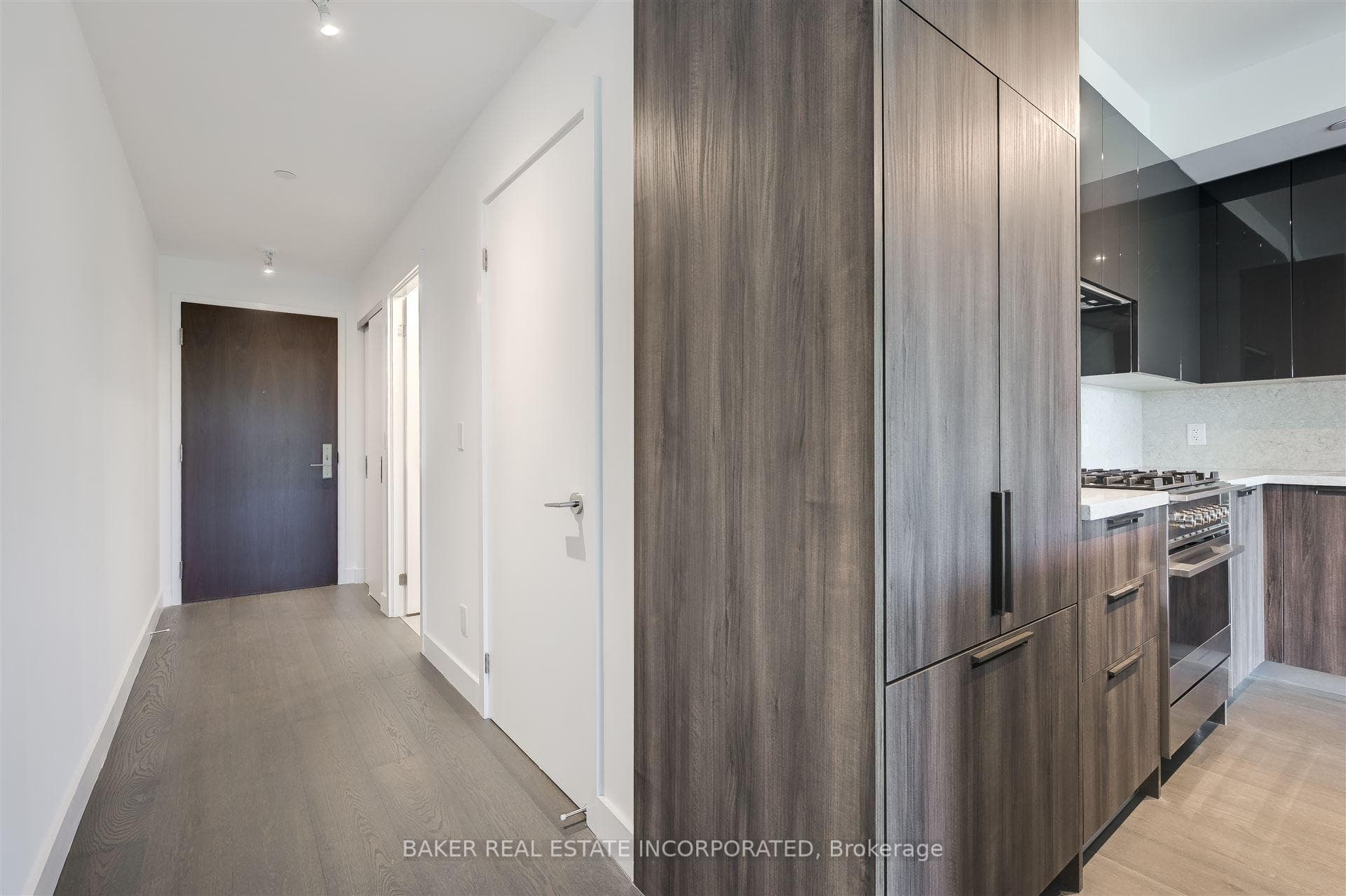 Unit 507 - Foyer