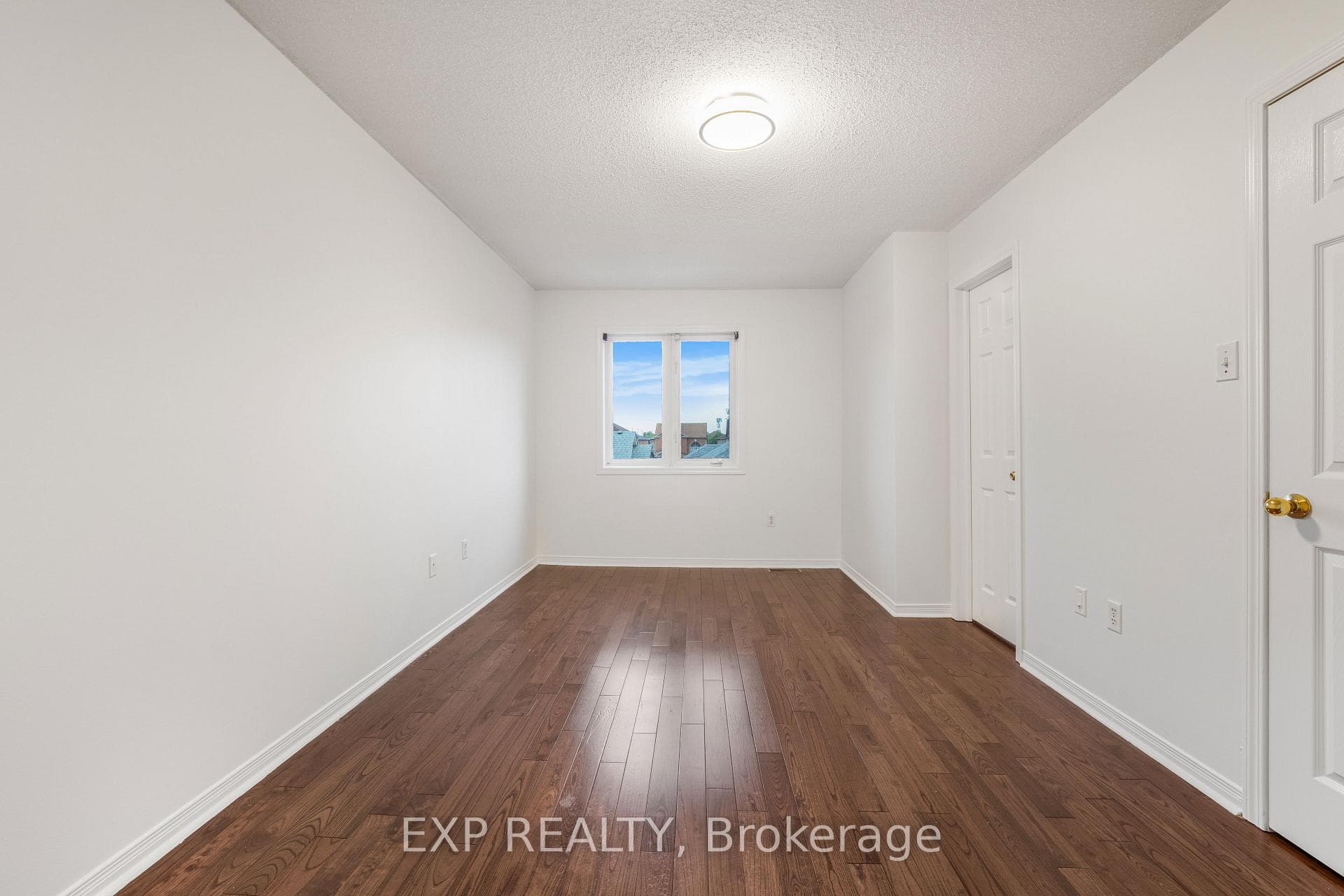 128 Olympia Crescent photo 13