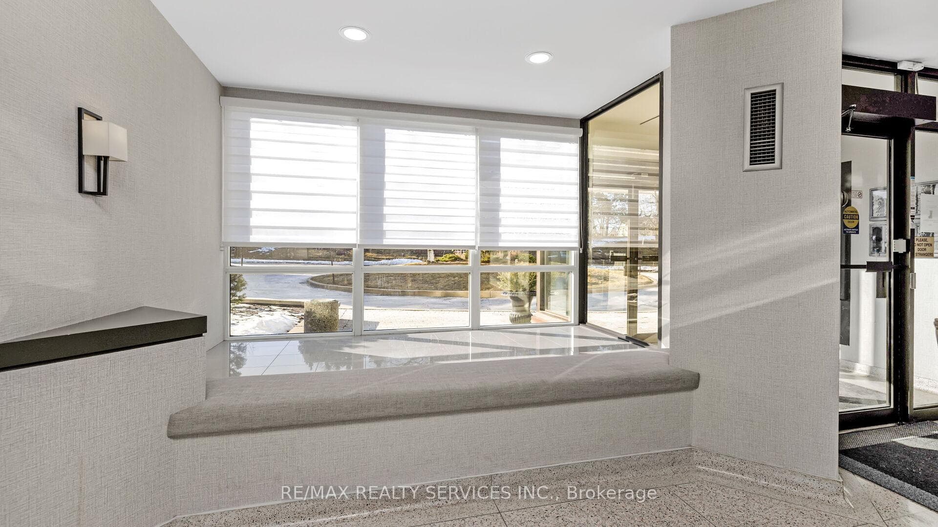 10 Laurelcrest Street Unit 703 photo 6