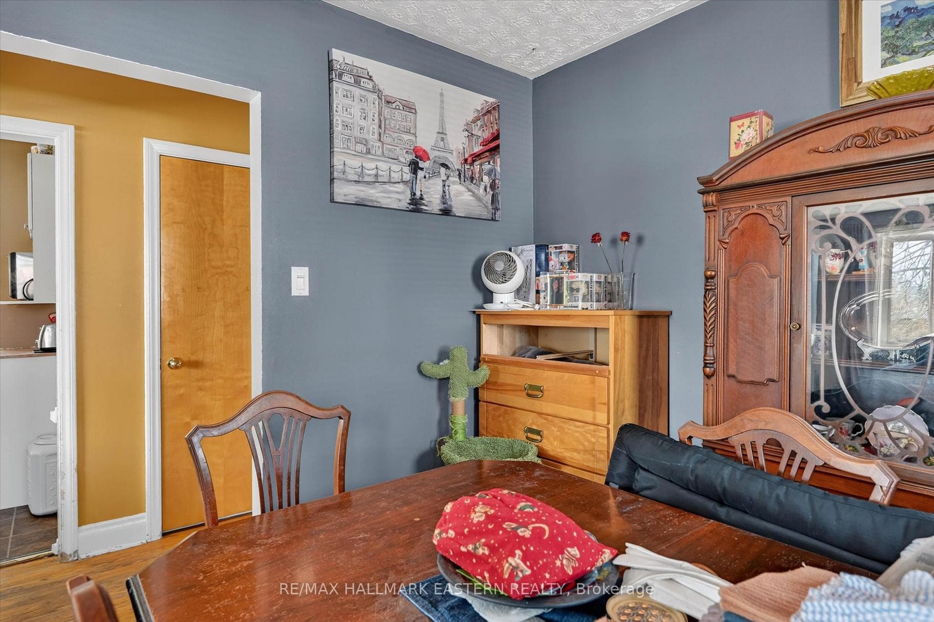 561 SPRUCE Avenue photo 8