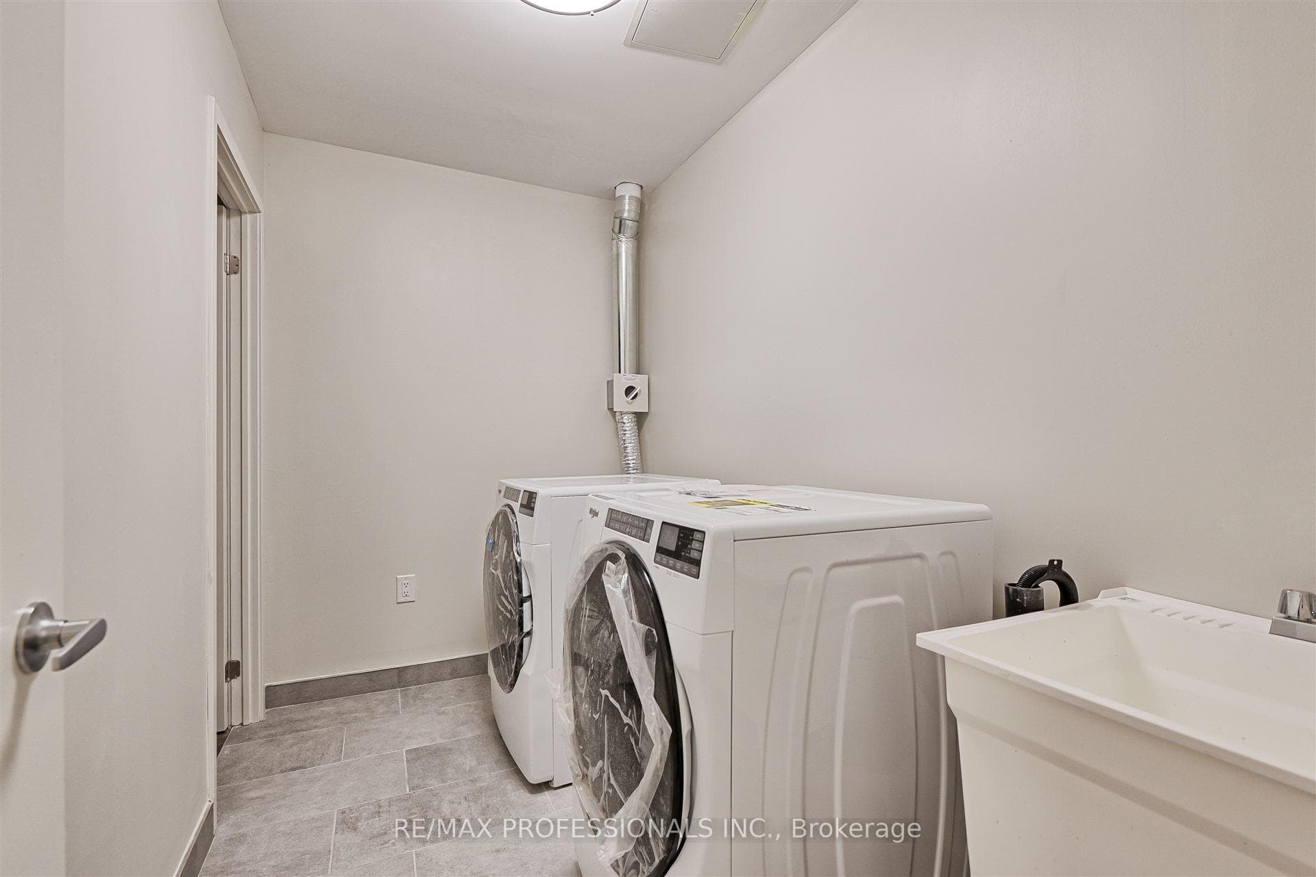 62 Dixfield Drive Unit 113 photo 17