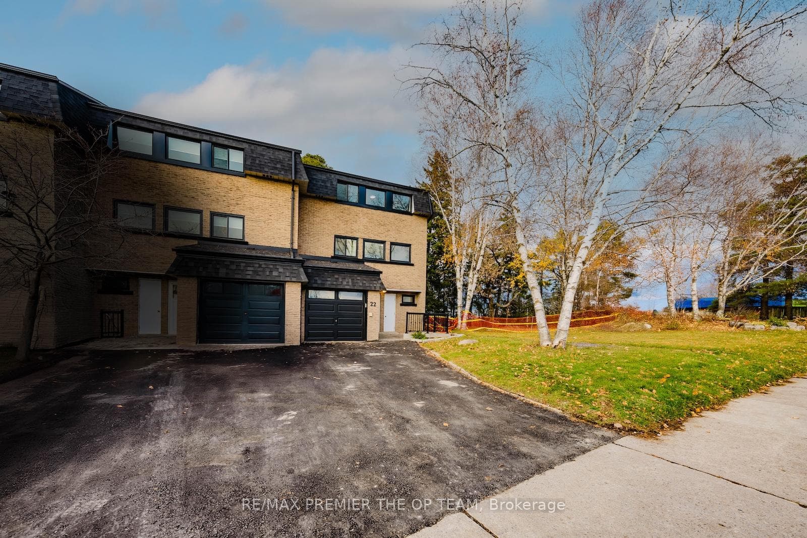 22 Henderson Drive photo 4