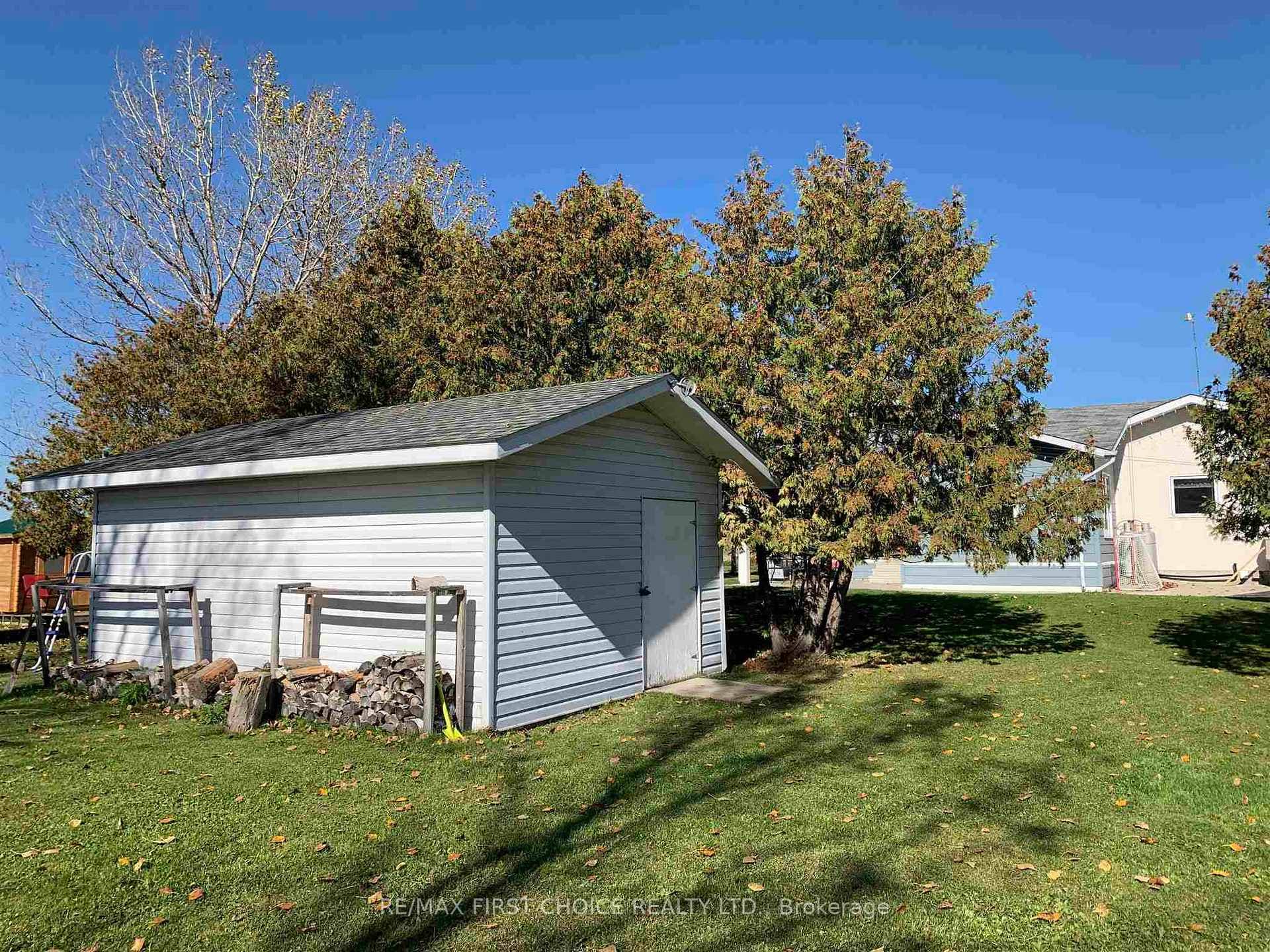 987 Redford Road photo 38