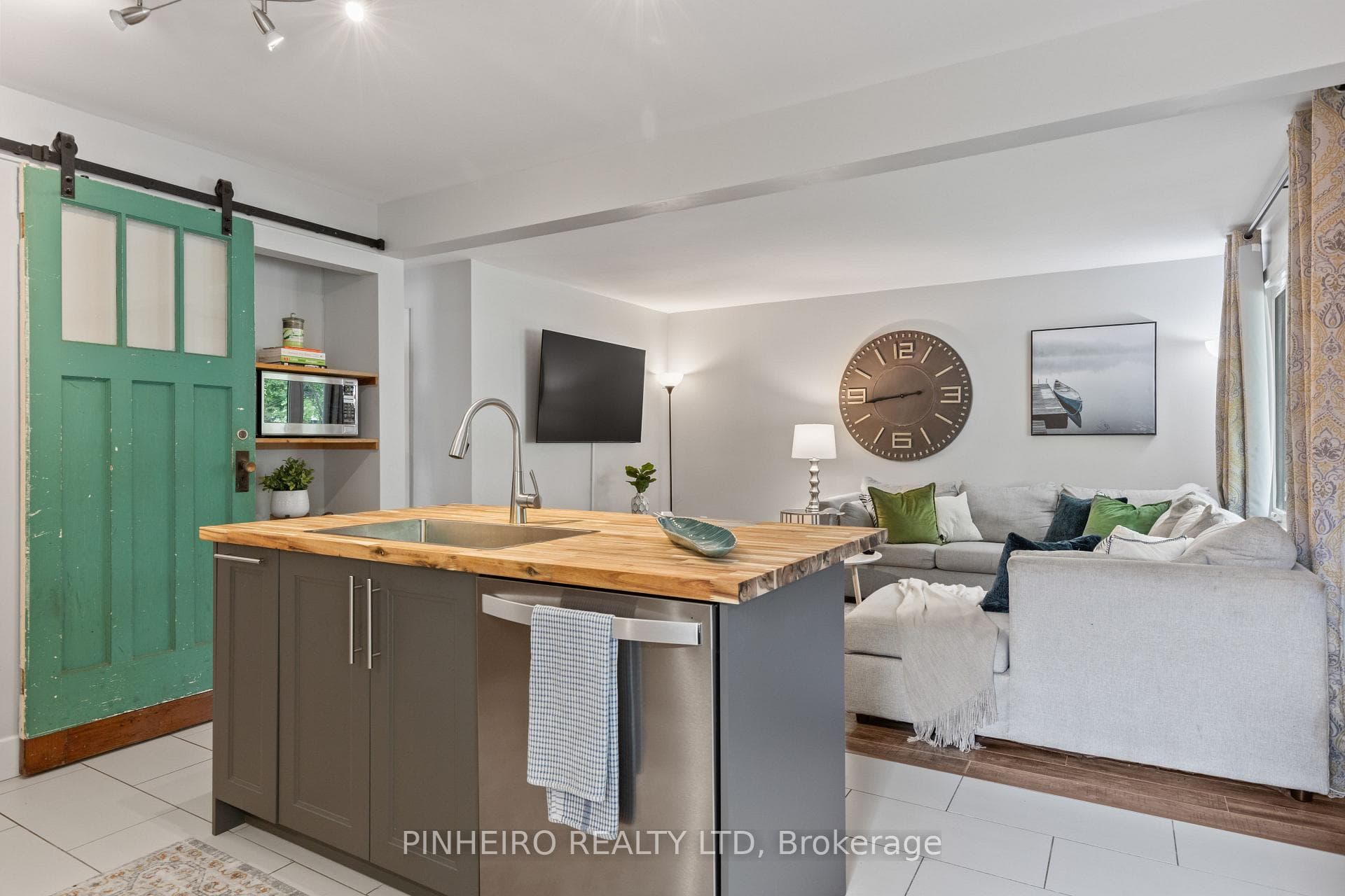 141 Barker Street photo 6
