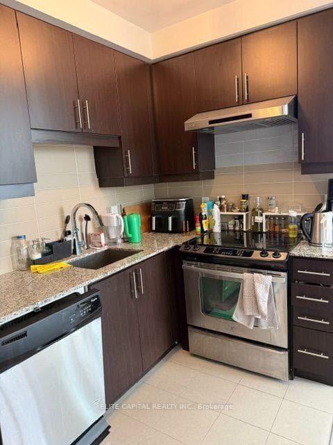 2756 OLD LESLIE Street Unit 1116 photo 4