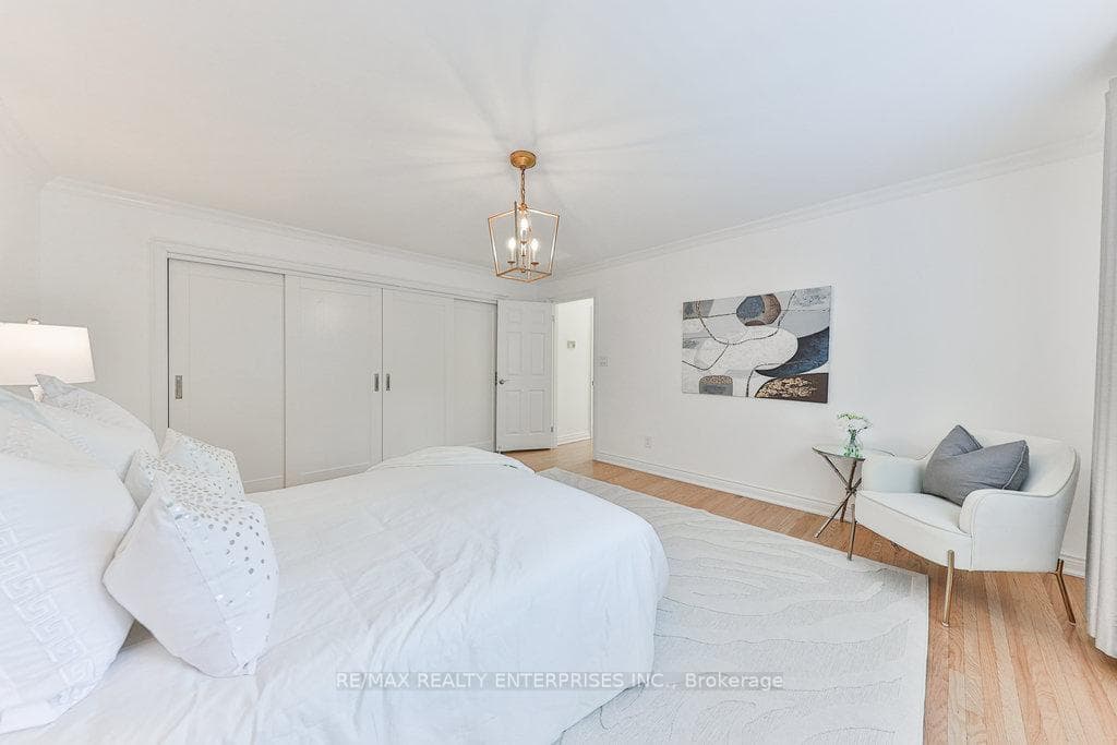 991 Indian Road photo 17