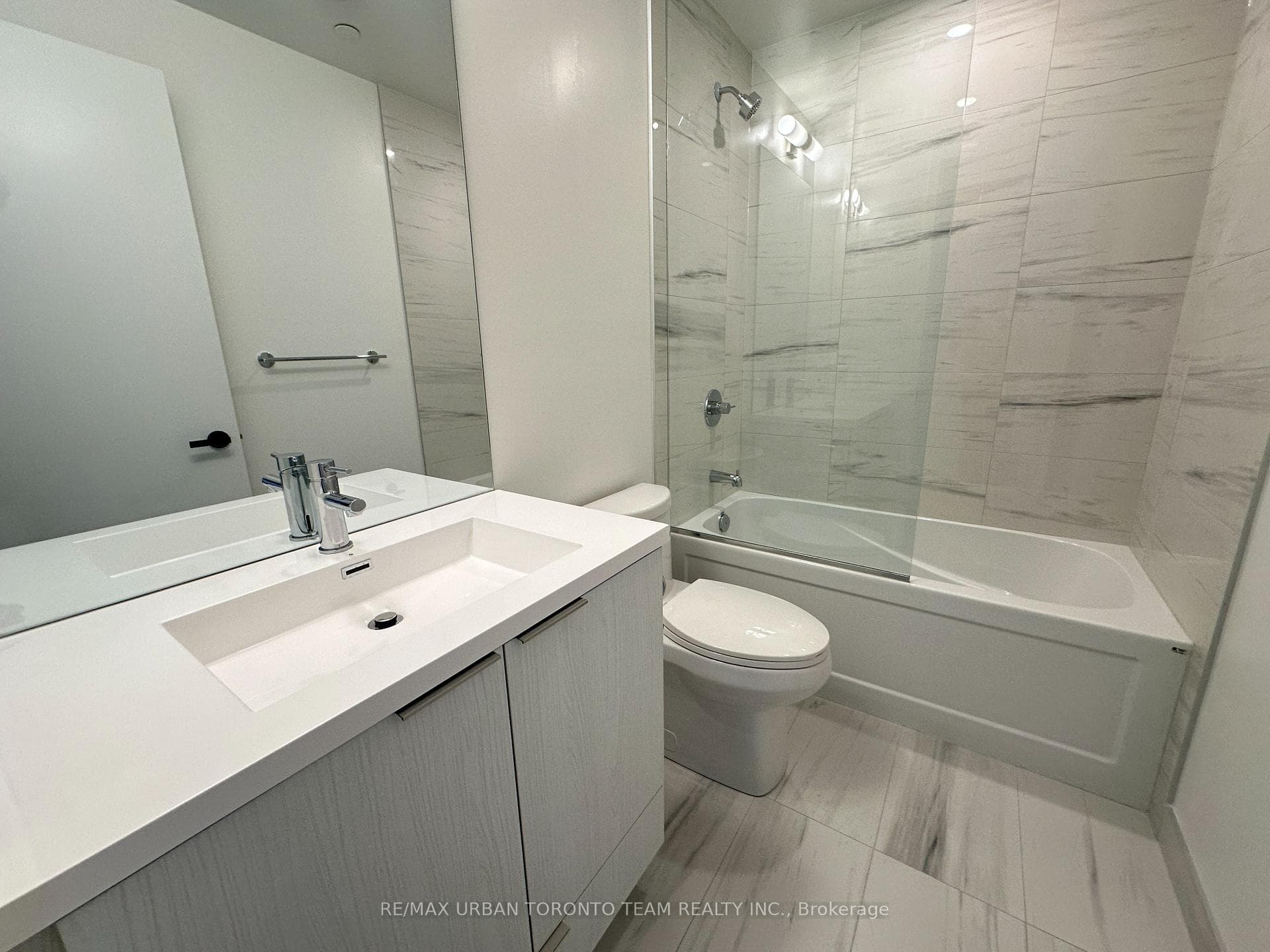8 Interchange Way Unit 3202 photo 17