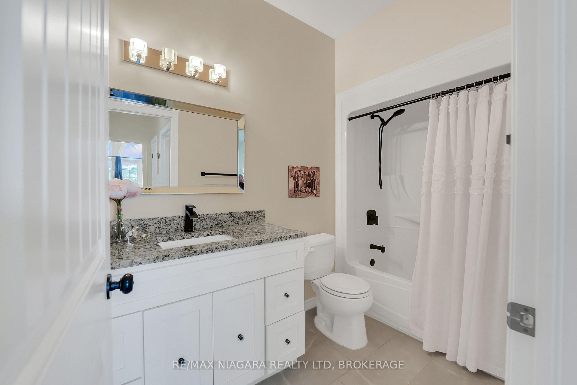 8738 Upper Canada Drive photo 22