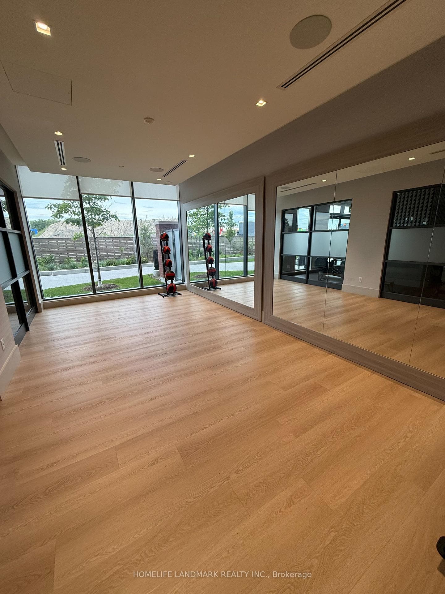 2545 Simcoe Street Unit 539 photo 11