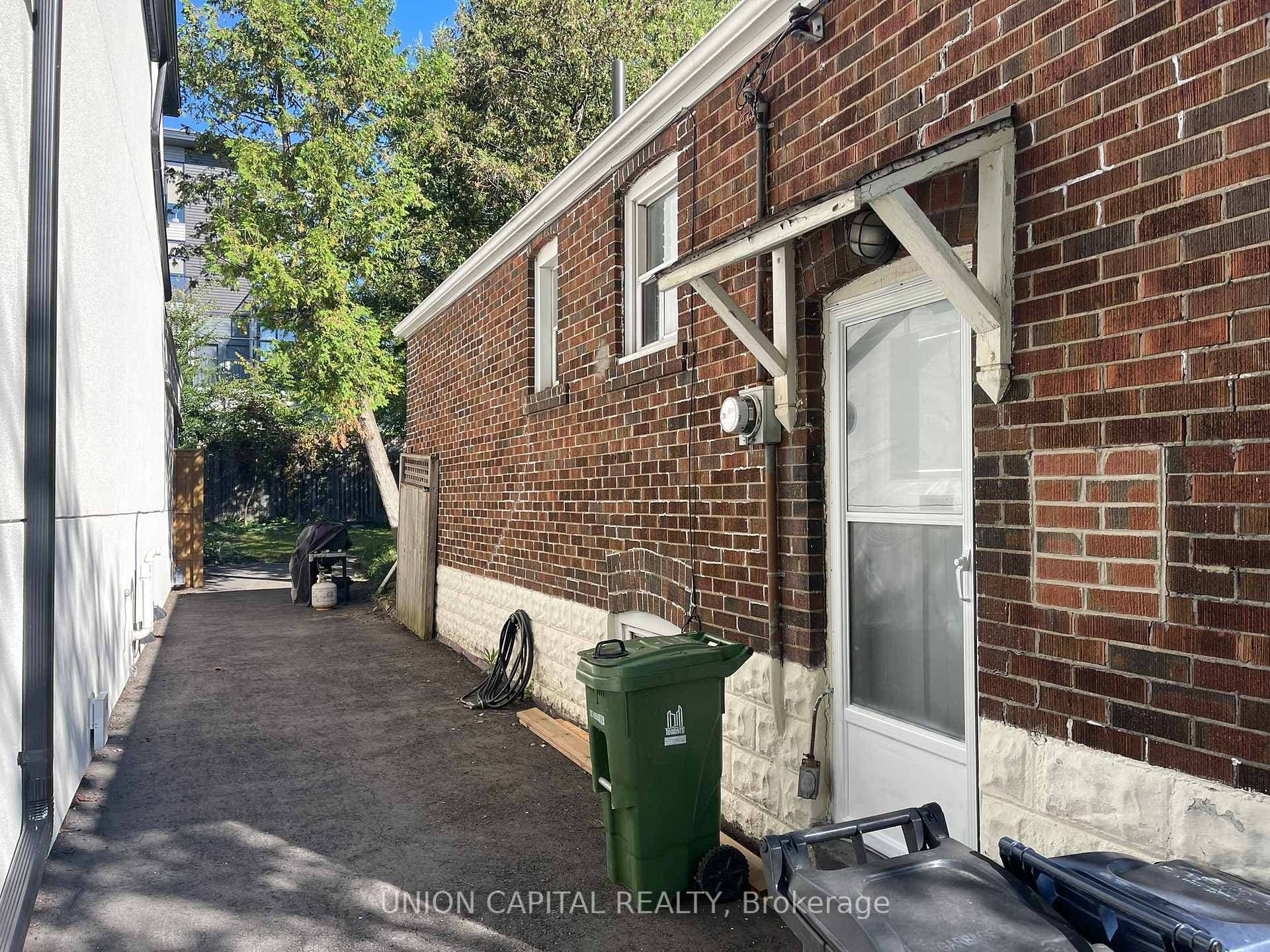 46 Richard Avenue photo 6