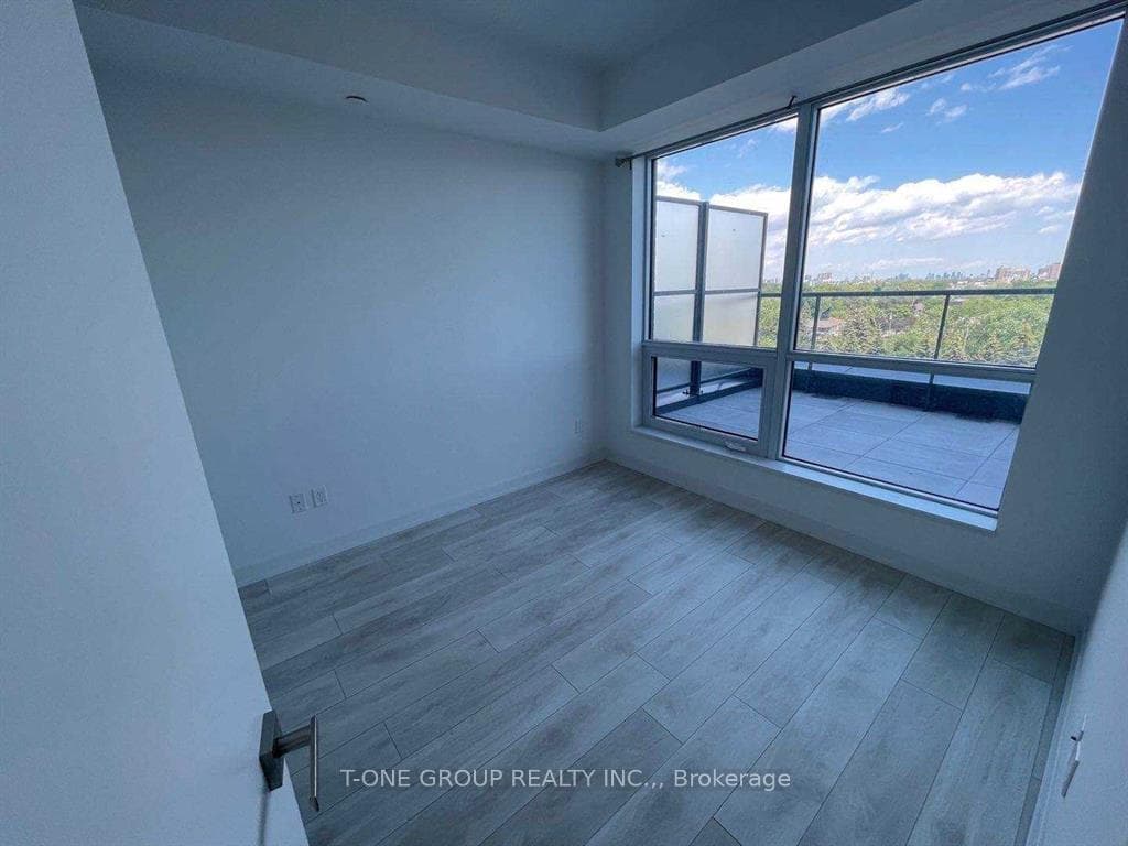 31 Tippett Road Unit 715 photo 8