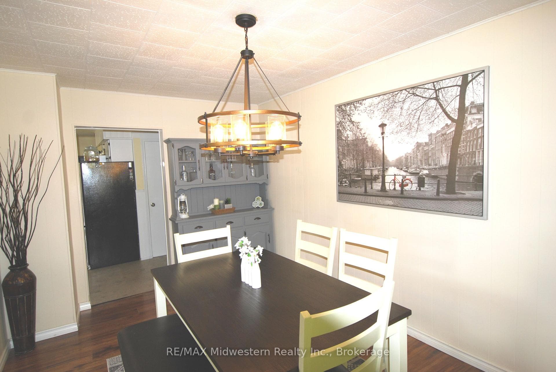 172 Elora Street photo 8