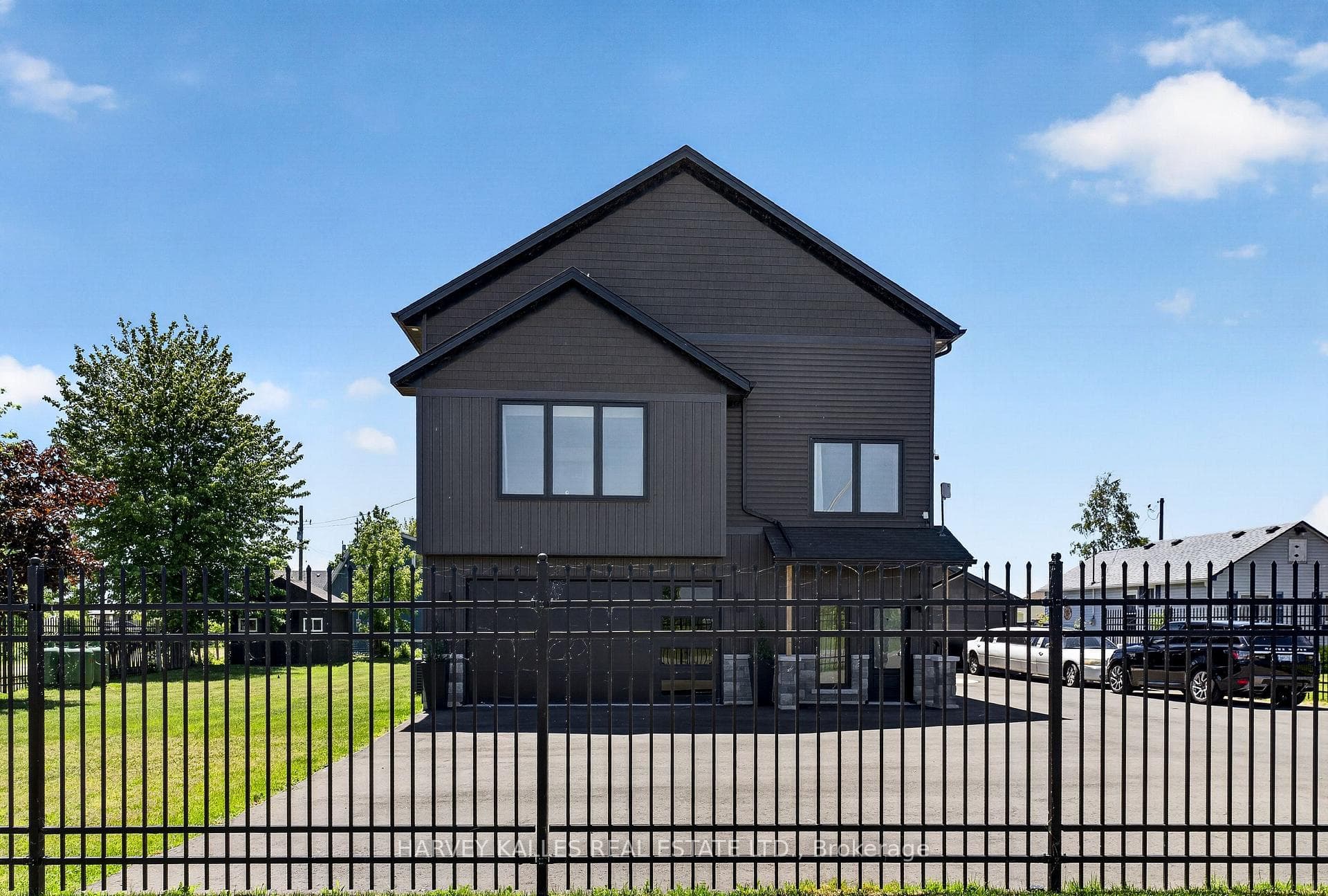 3184 Lakeshore Road photo 2