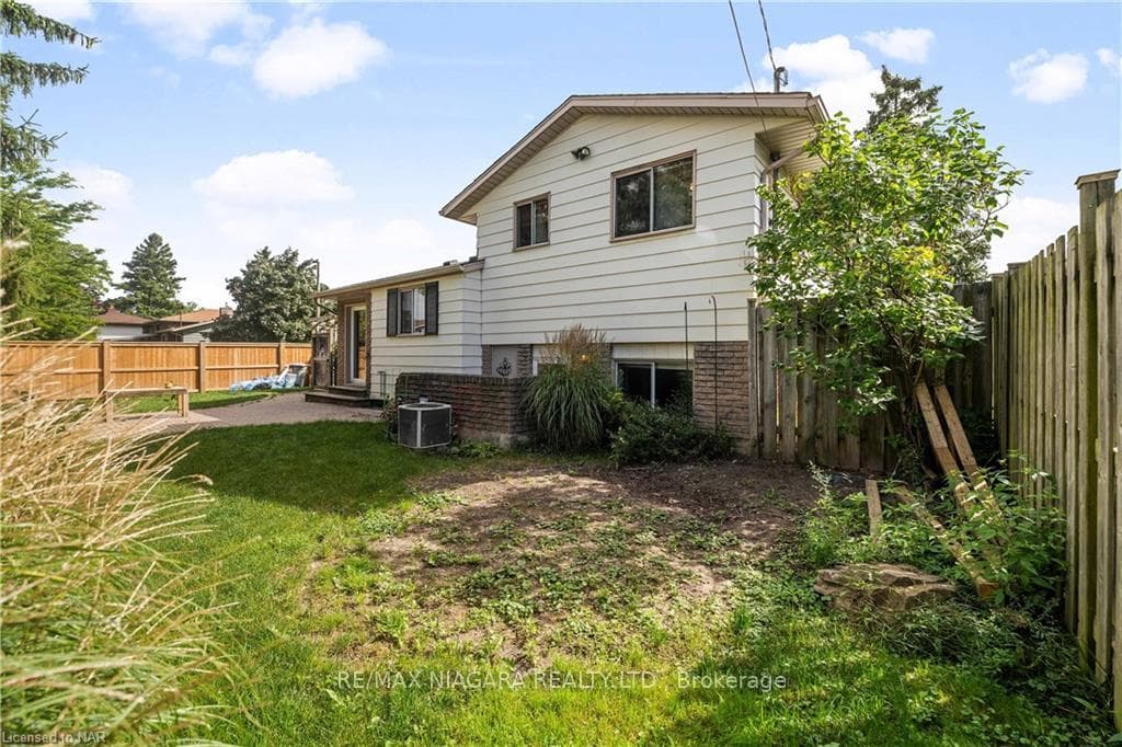 90 NORTHGATE Drive photo 36