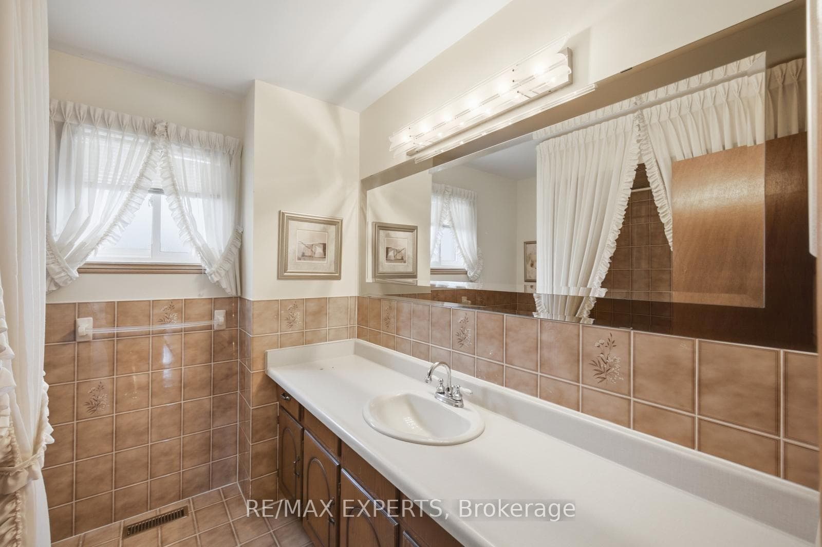221 Judith Avenue photo 34